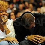 야구선수인 새 남친과 농구경기 보러 간 리한나~