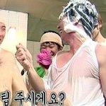 옷 <b>발</b> 잘받는 이 <b>남자</b>, 은근히 몸짱이었네