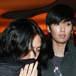 <b>쌩얼</b> 가리느라 정신없는 김희철, 난리났네