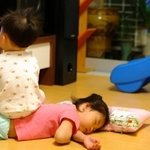 어릴때..잠자던 누나 <b>위에</b> 올라 타서..ㅠ.ㅠ