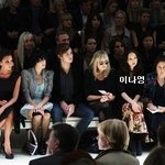 빅토리아 베컴도 참석했던 버버리<b>런던</b>패션쇼에 참석했던 이나영