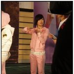 드림<b>팀</b> <b>촬영</b>중인 카라 니콜, 트레이닝복 패션