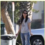 다리 셋달린 강이지 입양한 산드라 <b>블록</b>