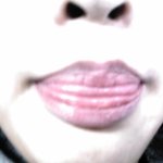 저는 <b>입술</b>이 네개입니다