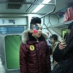 <b>모히칸</b>머리 하고 지하철 탄 권지용! 대박