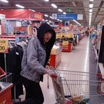 <b>2ne1</b> 공민지 마트에서 장보는 모습ㅋ