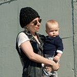 좀처럼 보기 힘든 레이디 가가의 평범한 <b>복장</b>