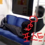 지하철 개념없는 아저씨 골탕먹인 여고생(사진有)