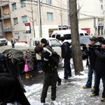 비, 최근 <b>촬영장</b>에서 팬들 사진 찍어주는 직찍