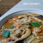 비 오는 날에, <b>버섯</b>칼국수.