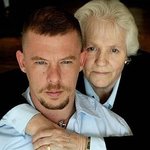 천재 패션디자이너 <b>알렉산더</b> 맥퀸 사망..