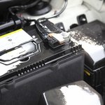 투싼ix결함-엔진룸에서 디젤이 분수처럼 쏟아지고 있음