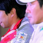 이규혁 눈물의 기자<b>회견</b>