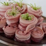 붉은네온싸인 아래 그녀 (사진有)