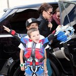 <b>베컴</b> 셋째아들 크루즈 생일, 트랜스포머 변신ㅋ