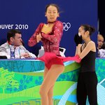 서로 외면하는 김연<b>와아</b> 마오