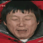 오늘 <b>친척</b>온다고 어디싸돌아댕기지도 말라하고..