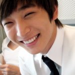 <b>눈웃음</b>이 매력적인 남아이돌