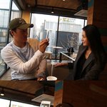 ★청담동에서 본 이승엽 이송정부부 서로 사진찍어<b>주네</b>~ 다정해