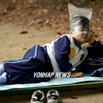 <b>사색</b>에 잠긴 초등학생 2탄!