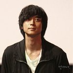 수원 <b>무대인사</b> 참석한 강동원, 이런 옷도 소화!