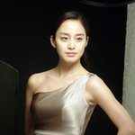 화장품 광고 촬영하는 김태희, 빛나는 피부