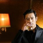 이병헌 <b>인플루언스</b>의 스틸컷 한장면... 한채영이 왜 갇혀있는거지...