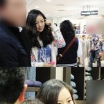 사인회 <b>참석</b>한 문채원, 굴욕없는 완벽 미모