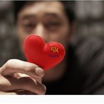 화이트데이날 팬들에게 <b>사탕</b> 선물한 소지섭