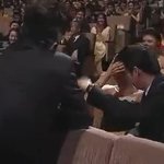 박진영으로부터 손<b>예진</b>을 보호(?)하는 고수 , 정말 잘생겼네요 ㄷㄷㄷ