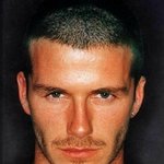 반<b>삭발</b>이 잘 어울리는 스타들