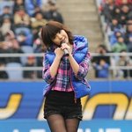 <b>축구장</b>에서 공연하는 아이유 최근 사진