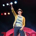 <b>오렌지색</b>으로 머리 염색한 닉쿤, 어때?