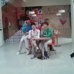 인기의 상징! 치킨광고 찍은 <b>2am</b>