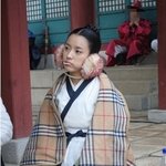 동이 촬영장 사진들, 털 귀마개한 한효주ㅋ