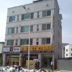 집앞에서.. 쓰레기차가 터졌어요!?