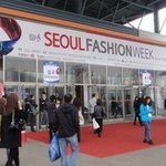스니커즈를 신고 캣워크를? 이제는 패션쇼에서도 슈즈가 포인트~!