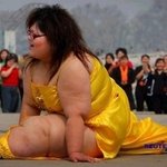 <b>유이</b>보다 제 허벅지가 더 섹시하지 않나요?