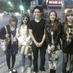 2ne1 <b>la</b>에서 팬과 찍은 사진~