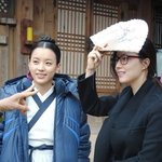 동이 촬영장 <b>놀러</b>간 문채원, 한효주와 절친 인증ㅋ