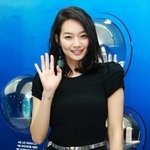 행사장 간 신민아, 패션 전체가 다 무리수ㅠ