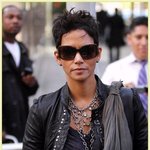 드레이프를 사랑하는 할리<b>베리</b>