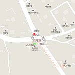 오토바이 범칙금 때문에 경찰에게 무릎꿇었습니다.