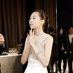 김민희 화이트 원피스 입고 여신 포스 <b>작렬</b>!