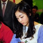 독거<b>노인</b> 행사에 참여한 김연아!!