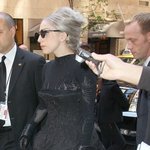 어떻게 걸어다니는지 신기한 레이디 <b>가가</b>