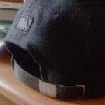 절벽 머리 남자가 모자쓸때..