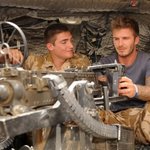 아프가니스탄 영국군대 <b>방문</b>한 베컴