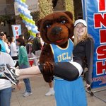 어린이병원 자선행사 참석한 다코타 <b>패닝</b>