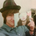 <b>셀카</b> 사진을 즐기는 남자 아이돌